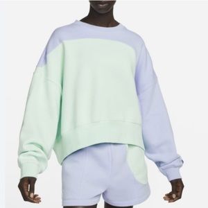 Nike Clash Women’s Fleece Sweatshirt